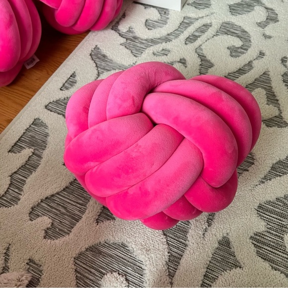 DreamOn 11" Knot Pillow in Bright Pink NEW - Picture 3 of 4